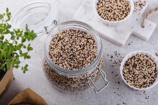 Photo red white and brown quinoa