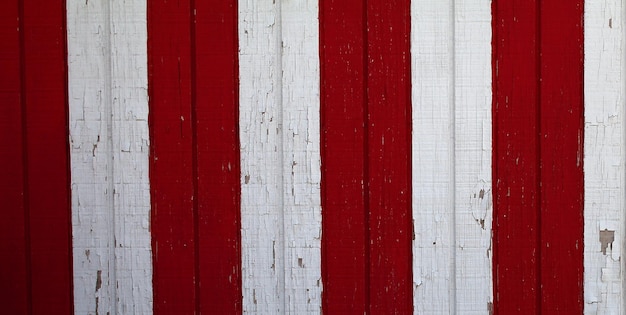 A red and white striped wall with white stripes.