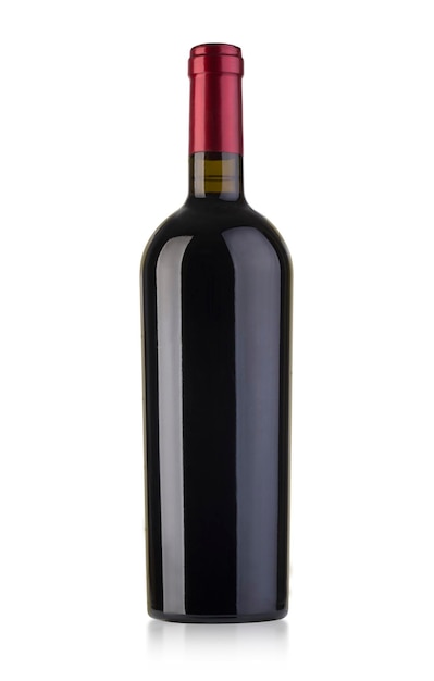 Foto bottiglia di vino rosso isolata su sfondo bianco con percorso di ritaglio