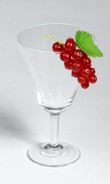 Photo redcurrant and glass