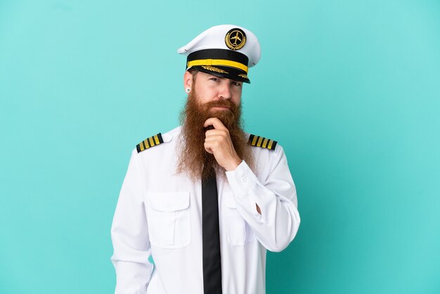 Photo redhead caucasian man playing rugby isolated on yellow background having doubts and thinking