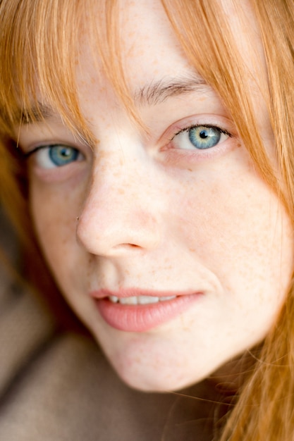 Photo redhead girl's portrait