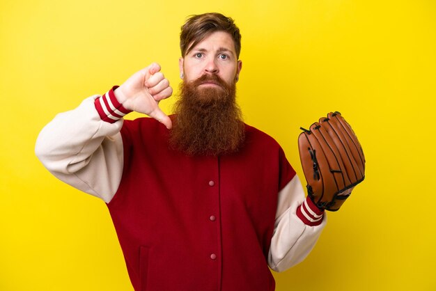 写真 ひげを持つ赤毛の男