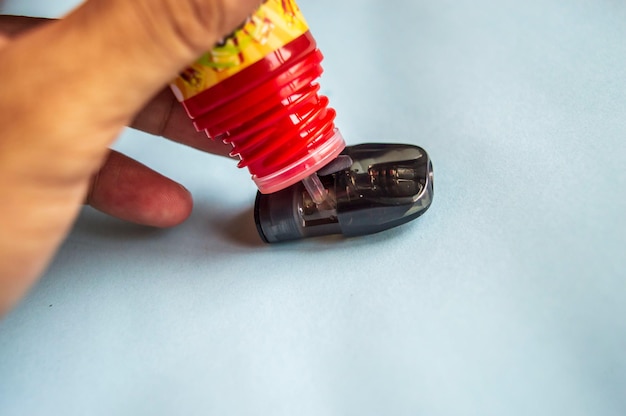 Foto riempimento con capsule liquide o sigarette elettroniche