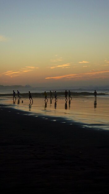 Foto riflettere il tramonto