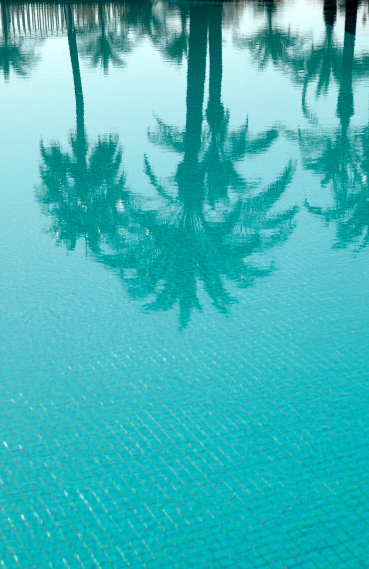 Reflectie in het zwembad