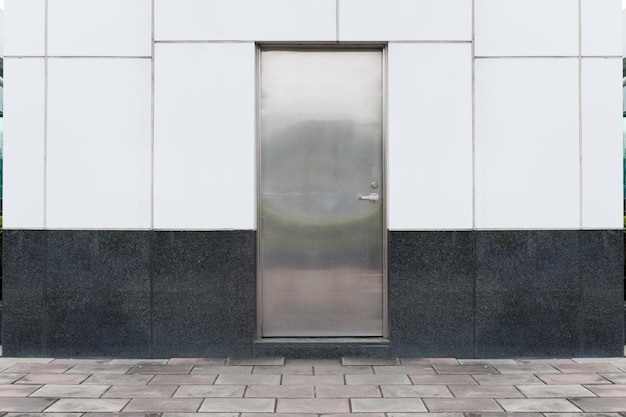 Foto riflesso dell'edificio sulla finestra di vetro