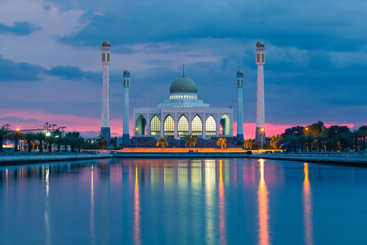 Photo reflection of building in water at sunset