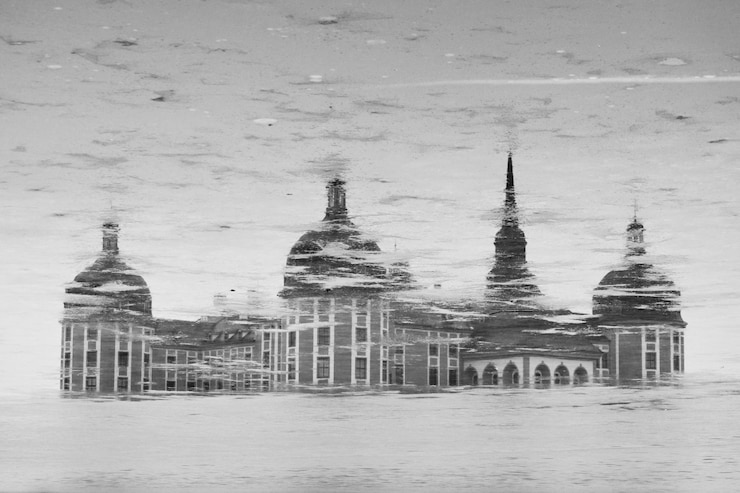 Photo reflection of building in water