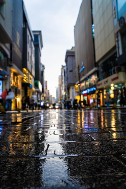 Foto il riflesso della città di giorno