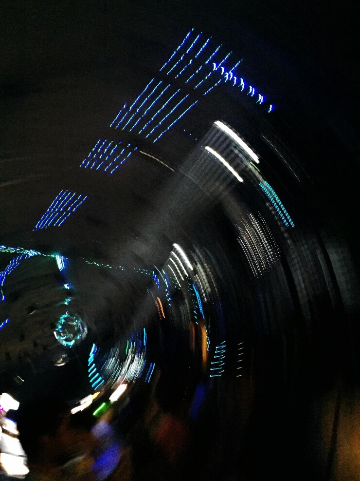 Photo reflection of illuminated building in water at night