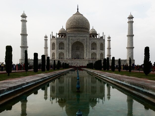 写真 建物の水中の反射