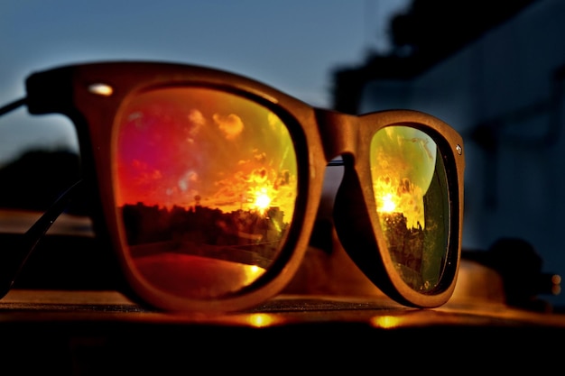 Photo reflection of sunset on sunglasses