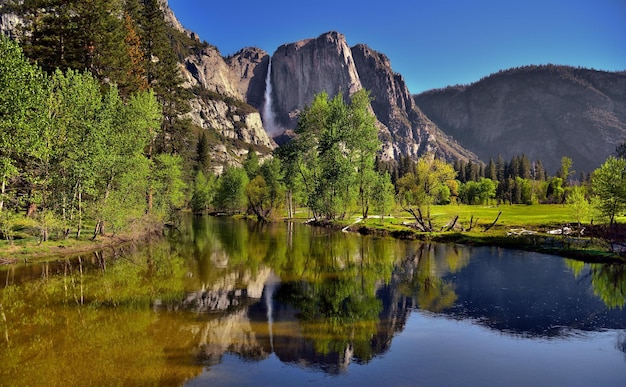 Photo reflections of yosemite falls on the merced river