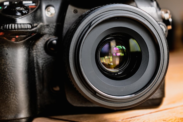 사진 프로페셔널 및 에이전시용 렌즈 사진 장비에 반사된 반사 카메라 또는 dslr