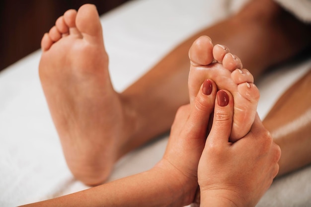 Photo reflexology foot massage