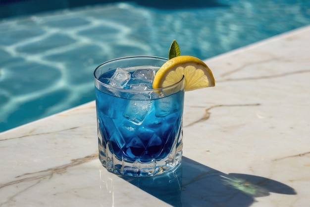 Photo refreshing blue cocktail by the pool