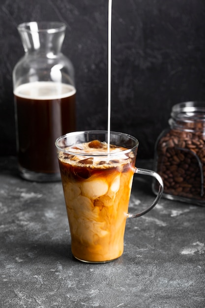 Photo refreshing ice latte ready to be served