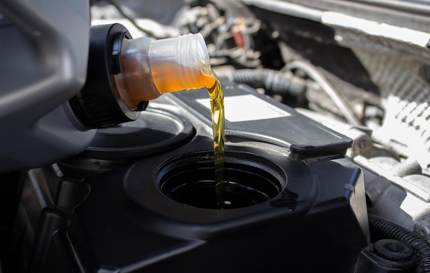 Refueling and pouring oil quality into the engine motor car Transmission and Maintenance Gear