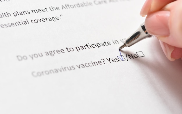 refusal of vaccination against coronavirus signs a person fearing side effects
