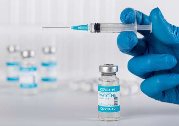 Foto regeling met vaccinatiefles in lab