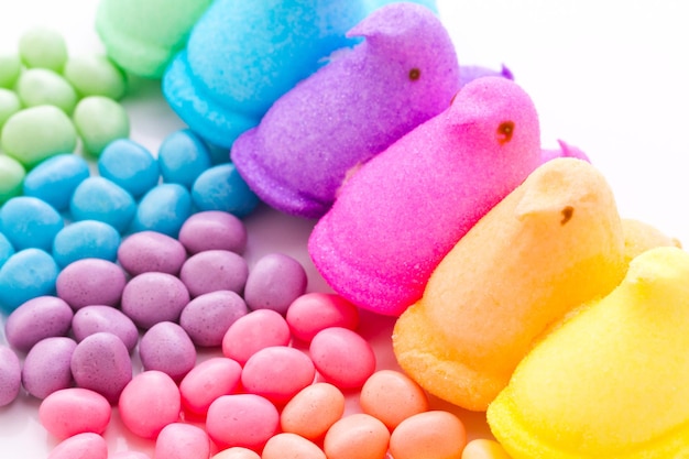 Regenboog kleur marshmallow piepgeluiden en jelly beans.