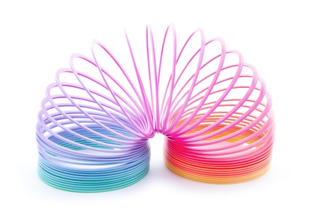 Regenboog plastic spiraalveer speelgoed geïsoleerd op een witte achtergrond