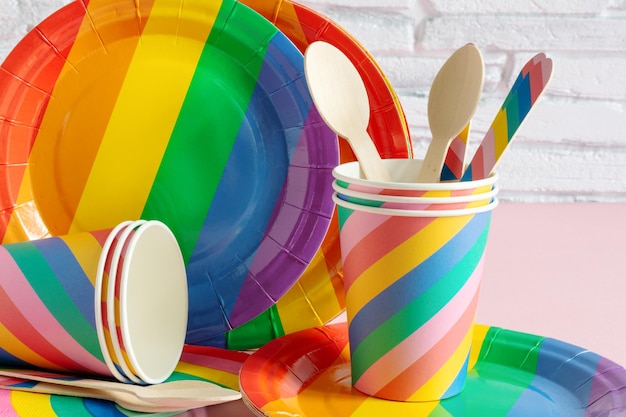 Regenboogkleurig eco servies voor eenmalig gebruik Verjaardagsfeestje accessoires picknick gebruiksvoorwerp concept