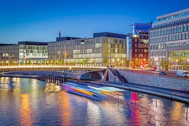 Regeringskwartier van berlijn 's nachts