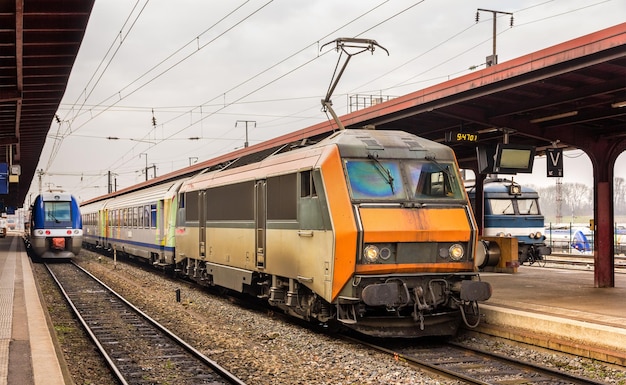 Photo regional express train at strasbourg station alsace france