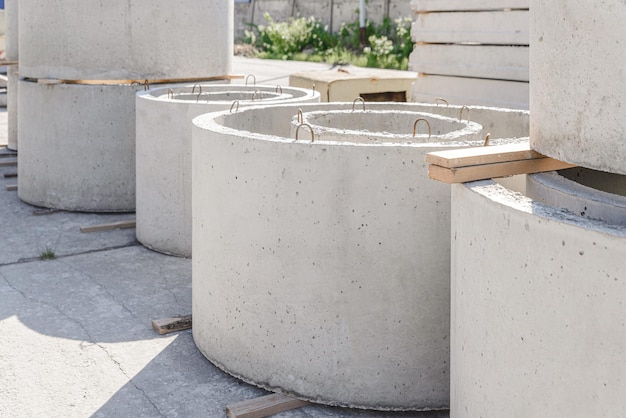 Reinforced concrete rings for the construction of an autonomous sewer septic tank well