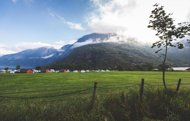Reis naar Noorwegen op een caravan camping home op wielen