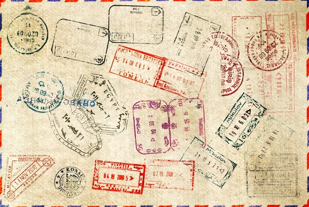 Reisachtergrond met verschillende paspoortstempels