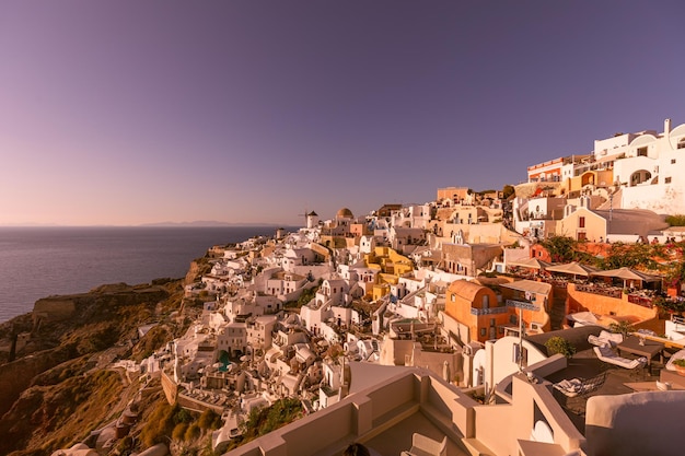 Reizen concept zonsondergang schilderachtige beroemde landschap van Santorini eiland Oia Griekenland Caldera uitzicht