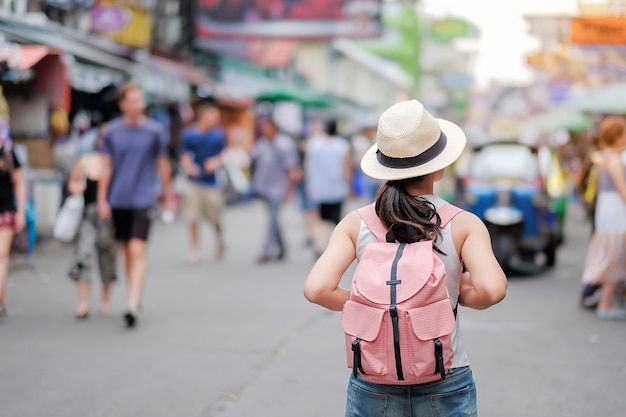 reizen op backpacker straat in Bangkok (Khao San road)