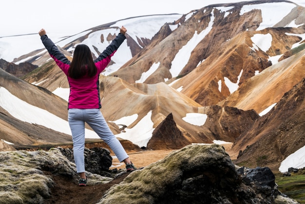 Reizigerswandeling bij Landmannalaugar IJsland Hoogland