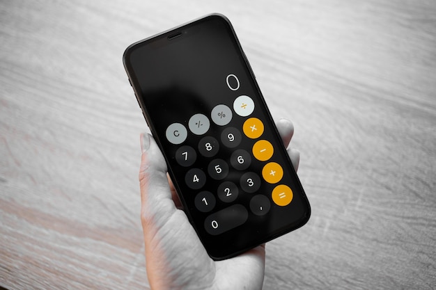 Rekenmachine op de telefoon voor berekening