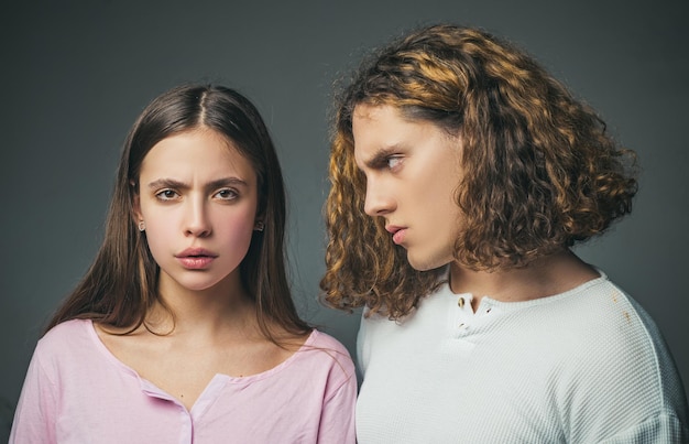 Foto relazione sensualità amore concetto uomo muscoloso che ama tutto ciò che riguarda il suo stile di vita passione e