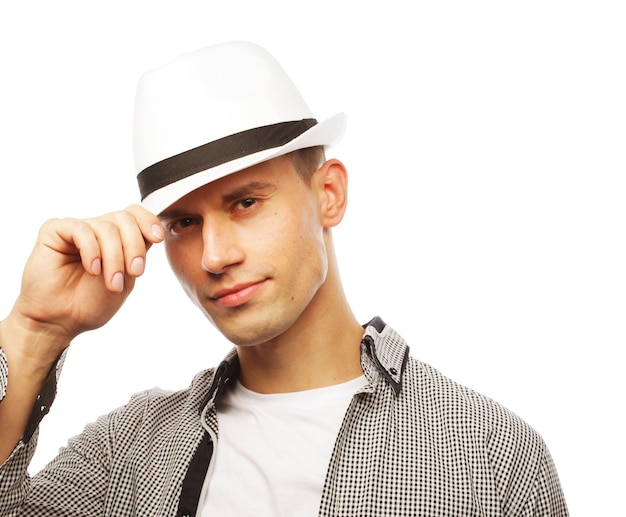 Photo relaxed young casual man with hat