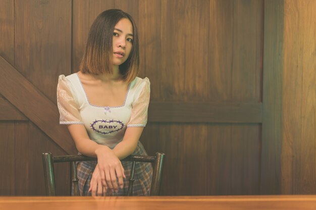 Relaxing woman portraits in cafes