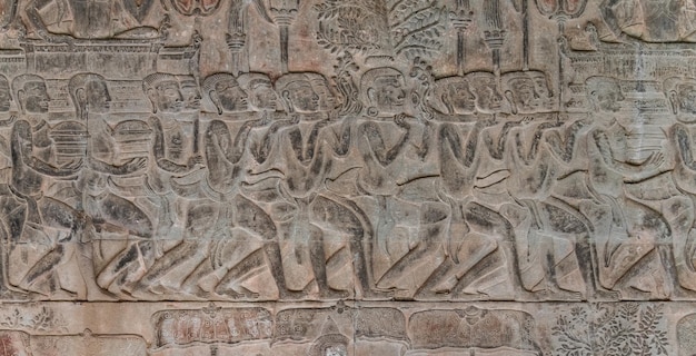 Рельефы в храме Ангкор-Ват в Камбодже