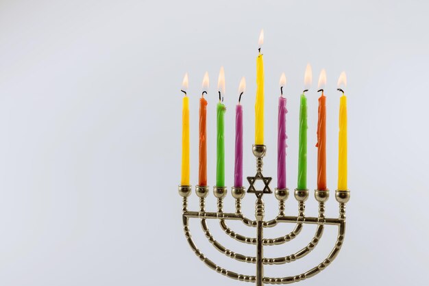 Religie symbool van joodse feestdag Chanoeka met menora traditionele kandelaar
