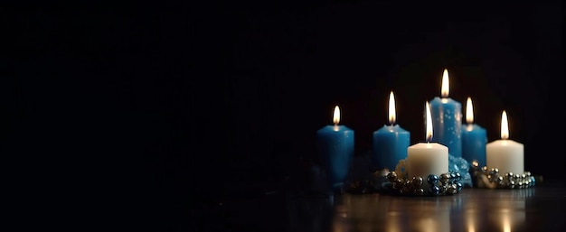 불타는 촛불 배너와 검은 배경에 유대인 휴일의 빛 하누카의 종교 이미지