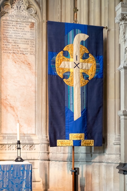 Foto stendardo religioso nella cattedrale di canterbury