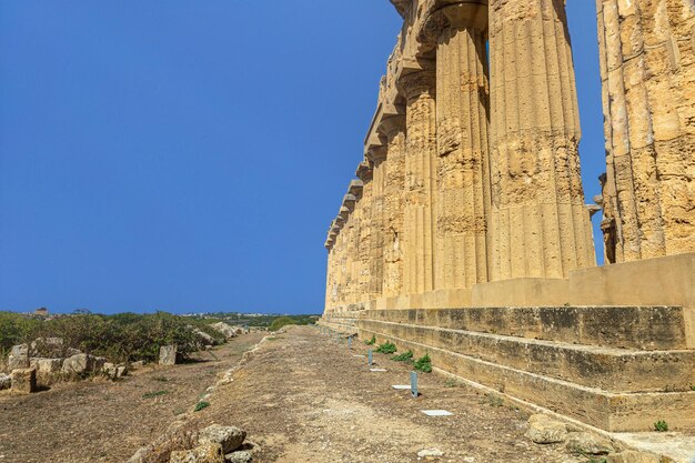 Photo remains of greek temples located in selinunte - sicily