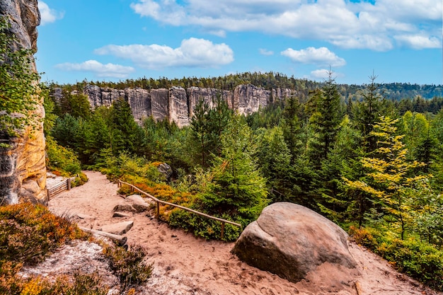 ボヘミア チェコ共和国チェコ山の Broumov 高地地域の AdrspachTeplice 景観公園の Teplice 岩の一部の岩都市のまま