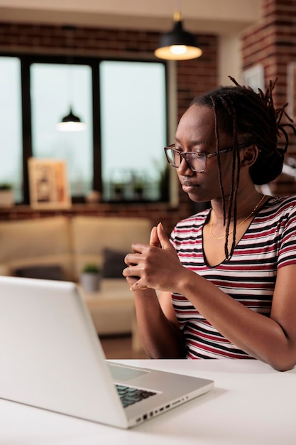 Remote employee chatting on videocall, briefing on online
meeting, woman working on laptop in home office. student attending
webinar, talking on teleconference, telecommunications concept