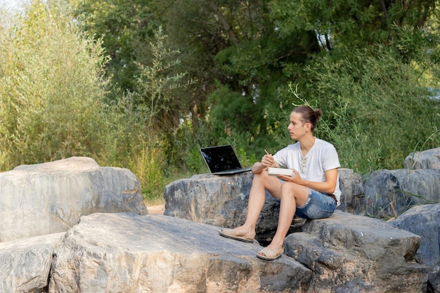 Remote worker enjoying his lunch from the wonderful nature thanks to the characteristics of his job