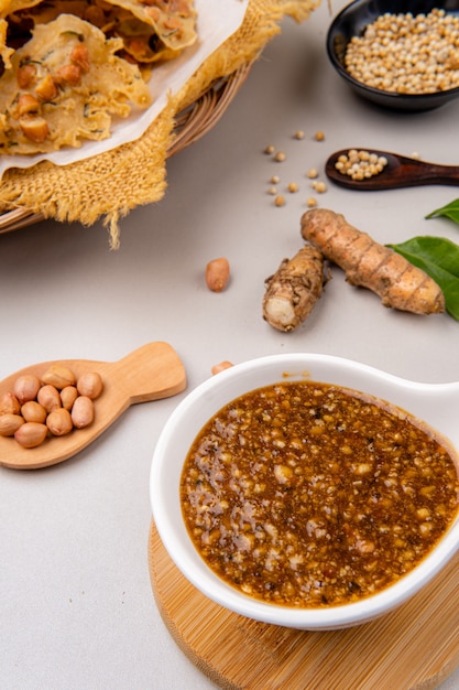 rempeyek or peyek kacang is a deepfried savoury indonesianjavanese cracker made from rice flour