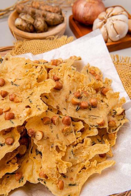 rempeyek or peyek kacang is a deepfried savoury indonesianjavanese cracker made from rice flour